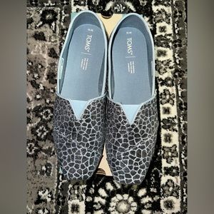 TOMS LE citadel blue animal printed leopard glitter, size 10, used
